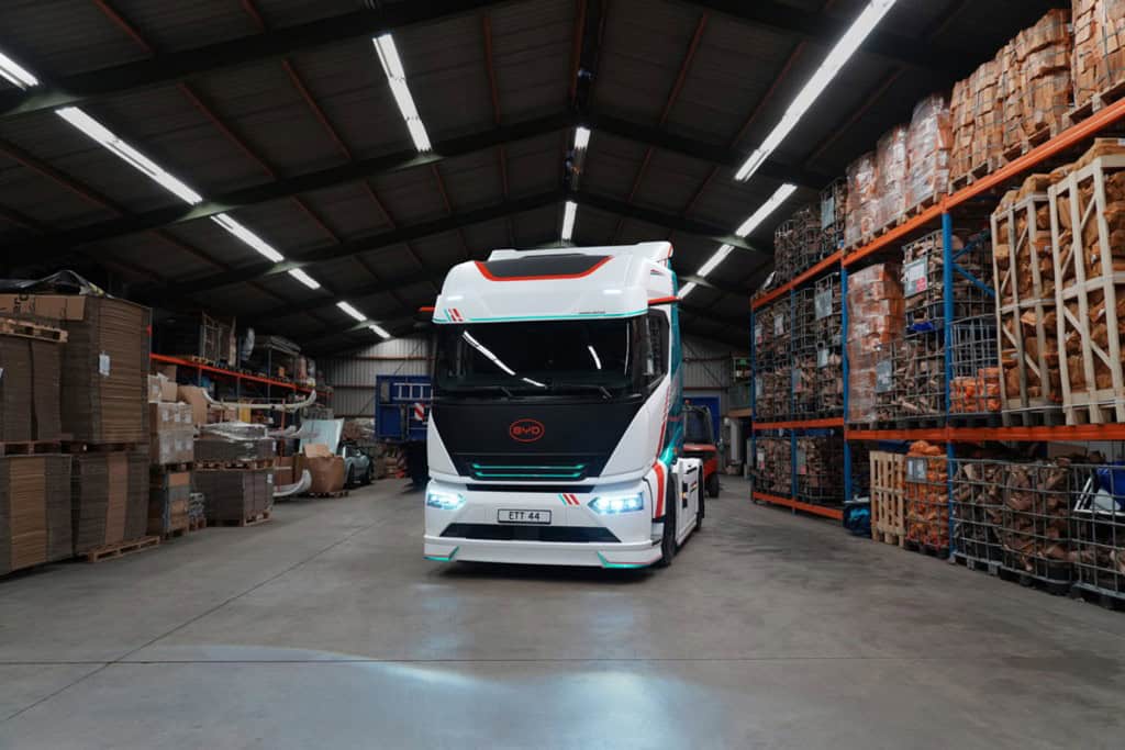 Novo caminhão elétrico da BYD recarrega bateria em só 20 minutos