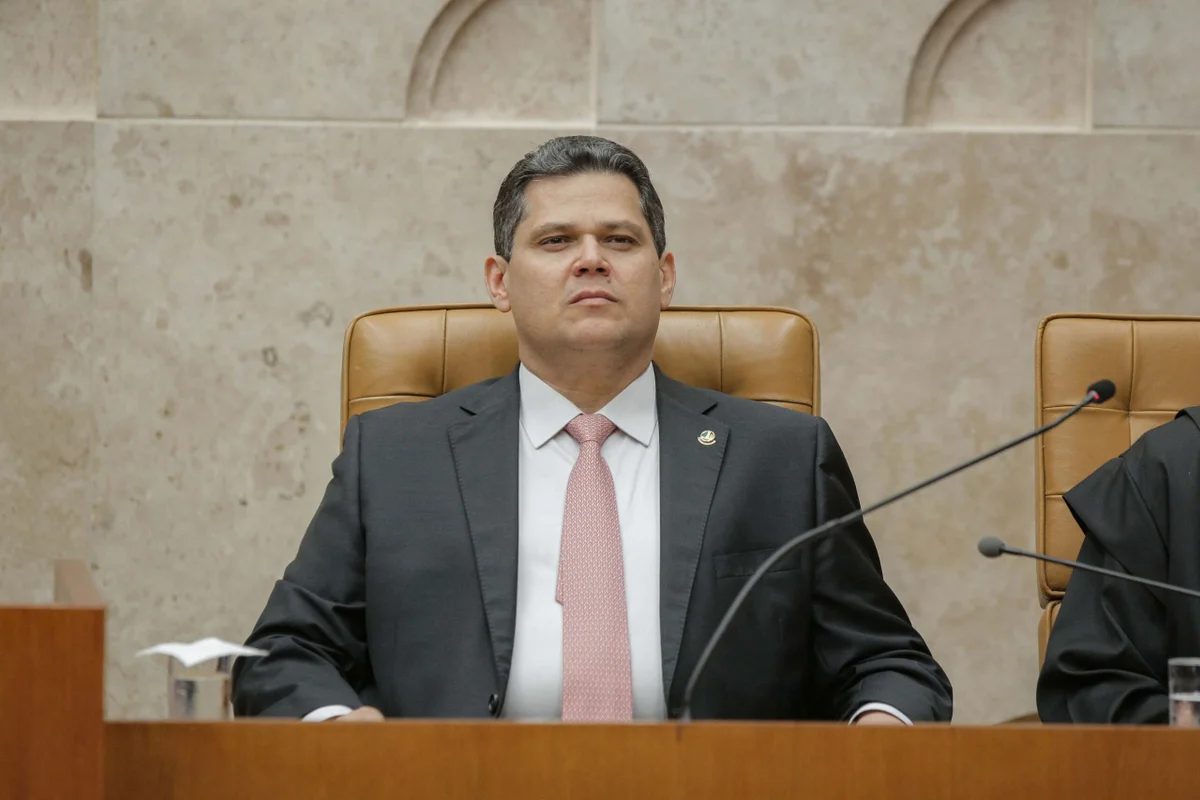 De 6x1 a Moraes: Alcolumbre acumula pressões de governo e oposição