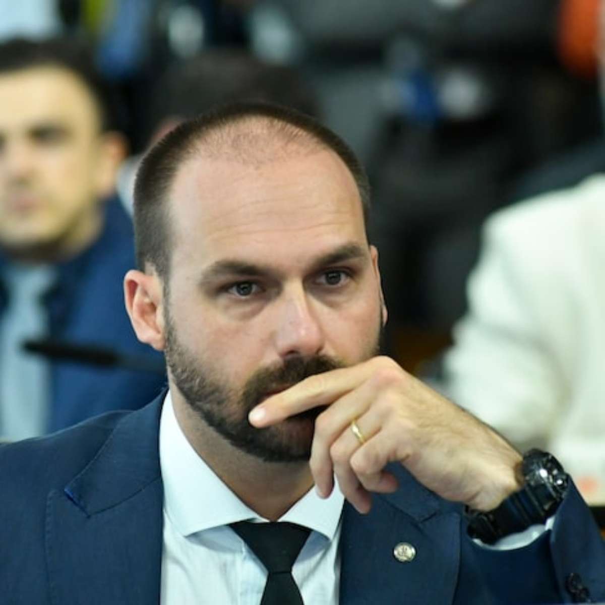 Ministério da Justiça demite ex-deputado Eduardo Bolsonaro da PF