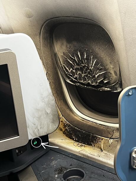 Powerbank de ex-CEO da KLM explode a bordo e obriga voo a desviar rota