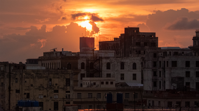 Cuba mergulha no apagão total enquanto a rede elétrica colapsa novamente, Embaixada dos EUA alerta