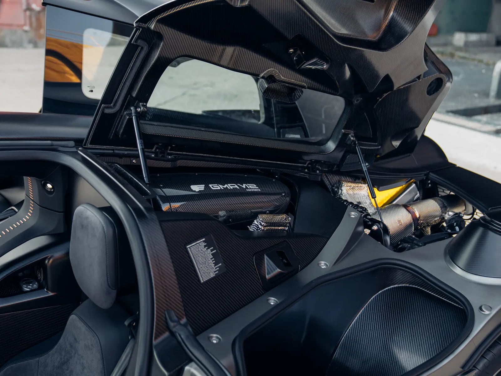 No detalhe, o motor que equipa o superesportivo Alex Penfold/Cortesia da RM Sotheby's