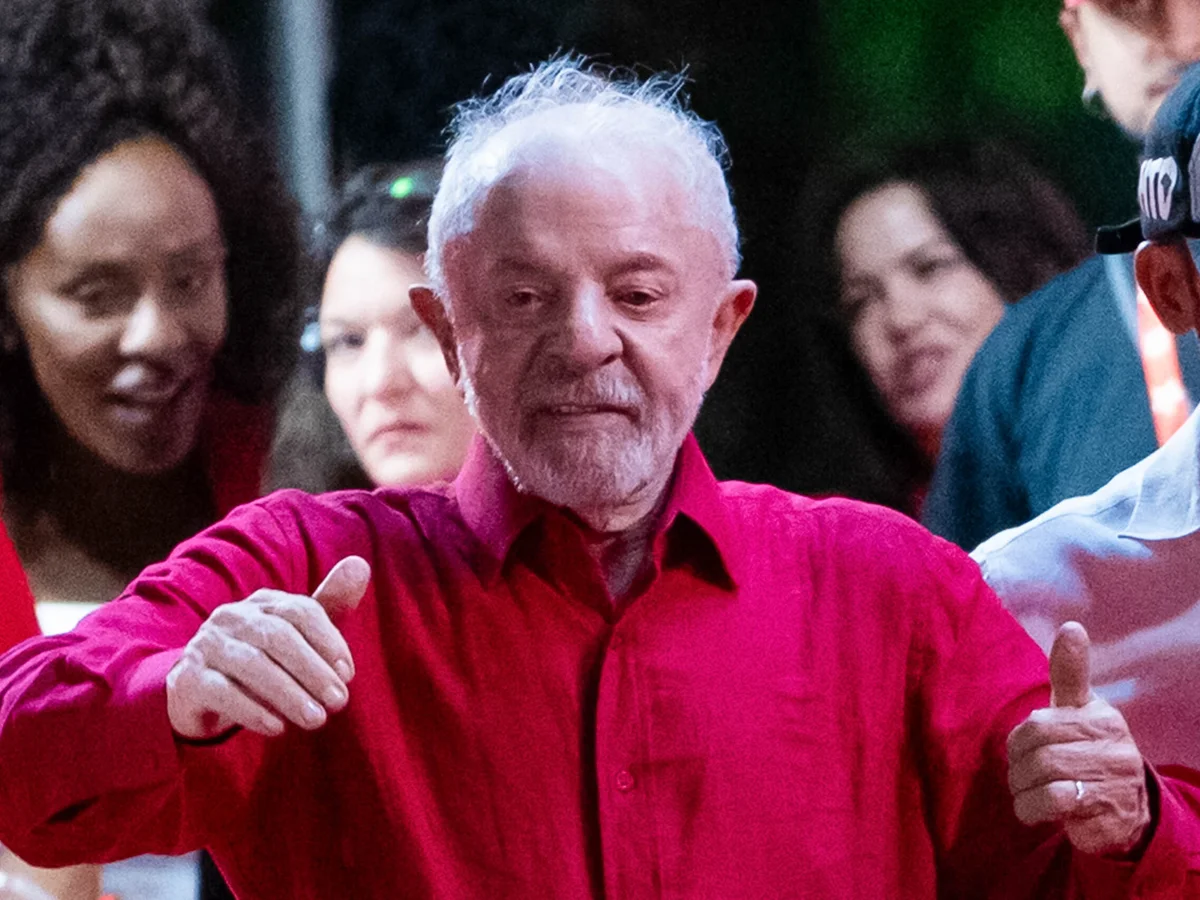 Em ofensiva no TSE, campanha de Lula questiona TV e posts de Flávio