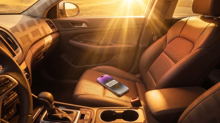 Deixar o celular no carro pode estragar a bateria mesmo sem usar o aparelho?