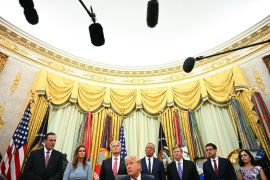 Trump assina amplo pacote de sanções contra a Rússia em razão da guerra na Ucrânia