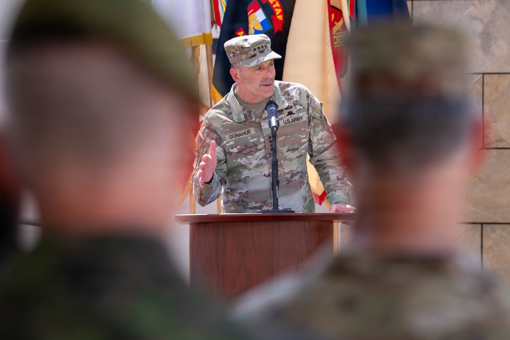 Imagem relacionada à notícia: O Comandante USAREUR-AF Relíquia o Comando