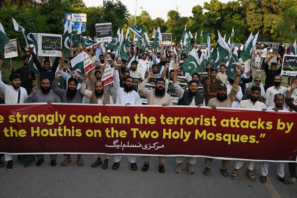 Supporters and members of Pakistan Markazi Muslim League (PMML) protest in Islamabad on September 17, 2026 following the attack on Islamic holy city of Mecca. (AFP)