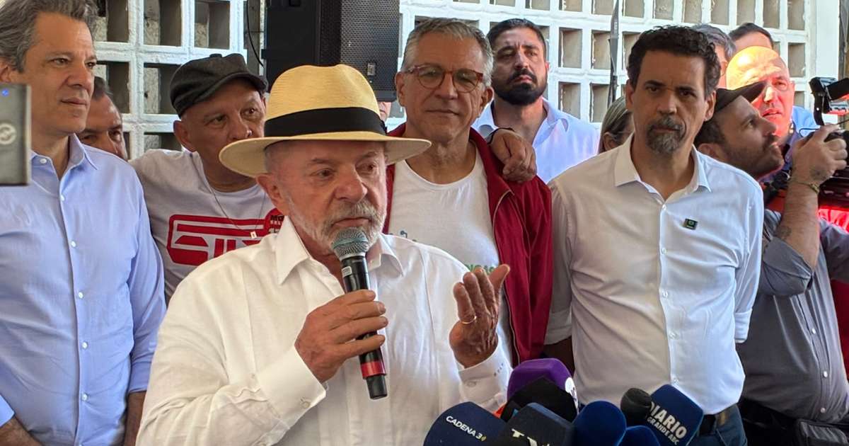 Lula vota em São Bernardo do Campo e diz que irá propor reforma no STF caso seja reeleito