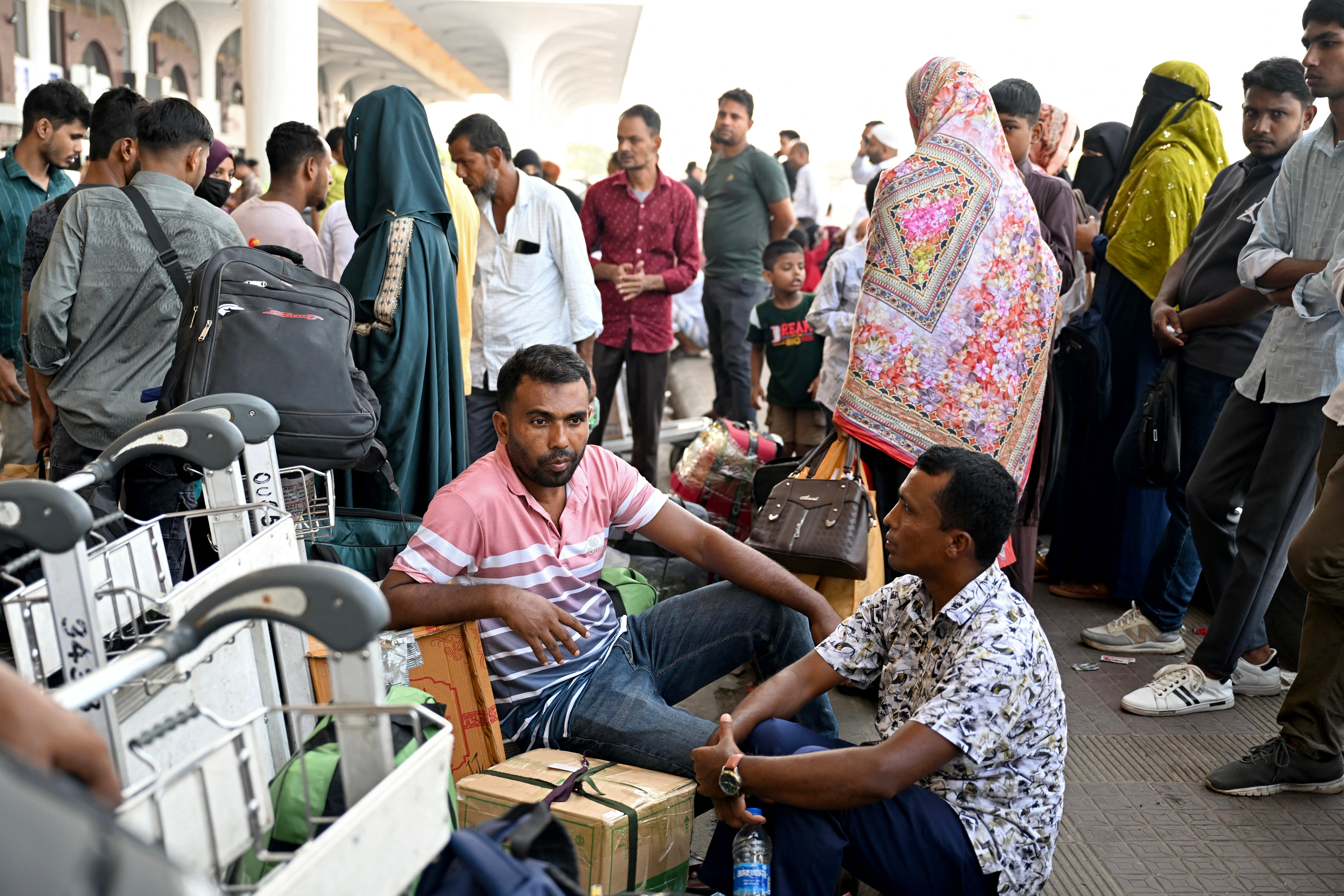A Arábia Saudita cancela voos e ameaça resposta severa aos ataques dos Houthis, à medida que a guerra se intensifica