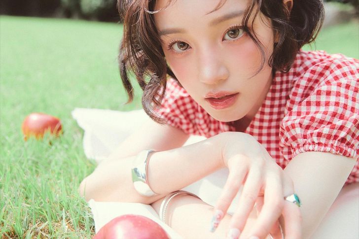 A promotional photo of Yuqi's second solo mini album '27' / Courtesy of Cube Entertainment