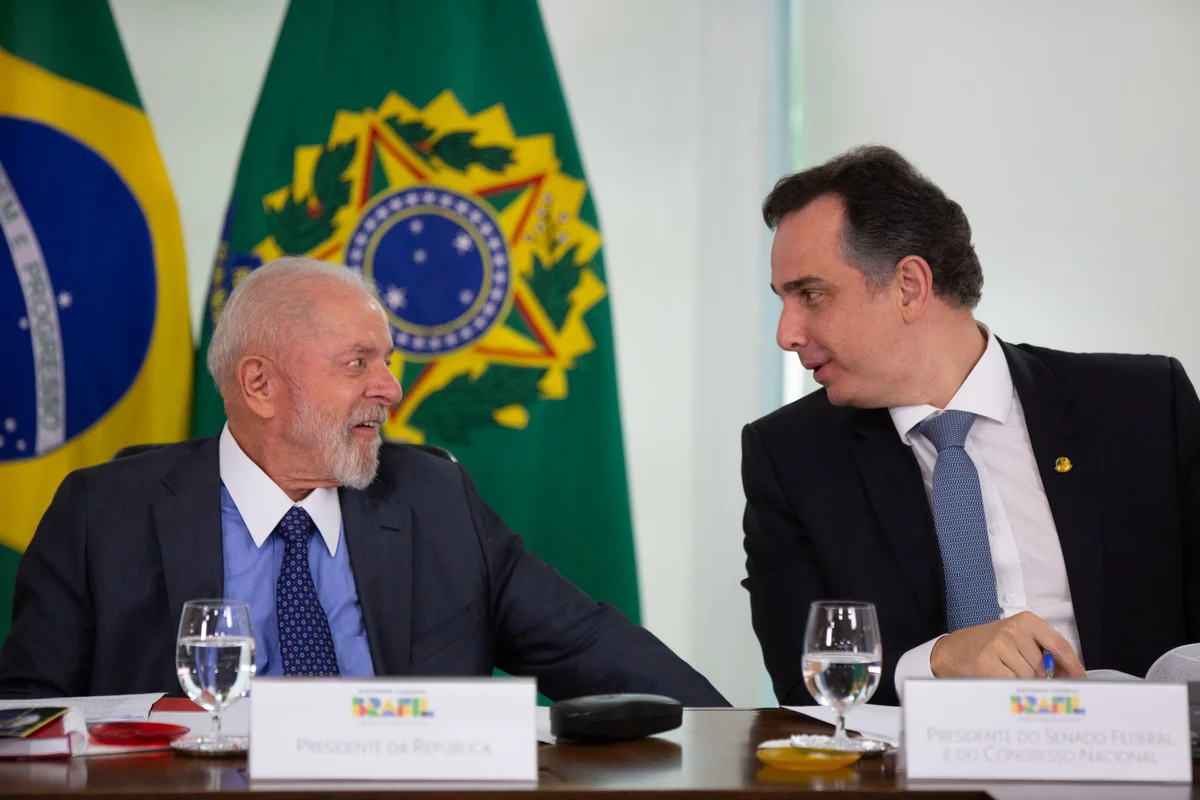 imagem colorida mostra presidente lula e rodrigo pacheco - Metrópoles