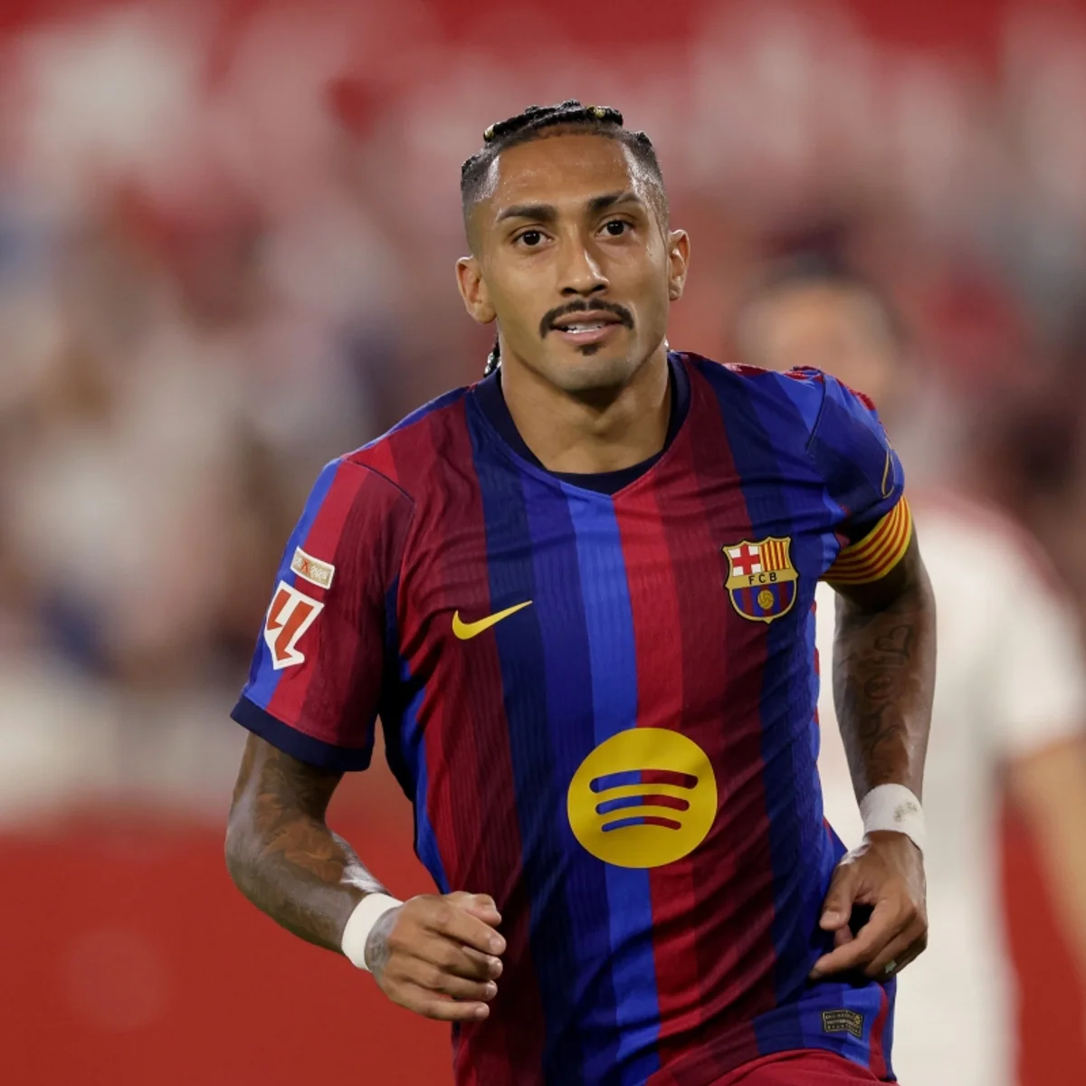 Com Raphinha titular, Barcelona está escalado para jogo contra Real Madrid