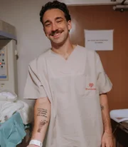 Léo Ortiz e Maitê Lo Sardo anunciam o nascimento da primeira filha, Serena