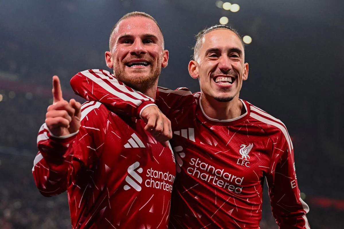 Liverpool vence Villarreal de virada e segue invicto na Champions League