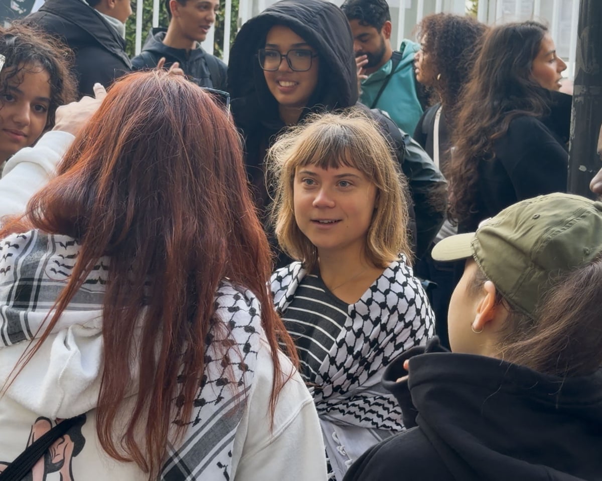 'Nosso futuro está sendo roubado': Greta Thunberg se junta a estudantes protestando em Paris