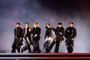 Figurino de retorno do BTS