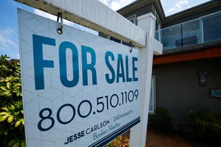 Mercado imobiliário estagnado deixa vendedores americanos enfrentando cortes profundos nos preços