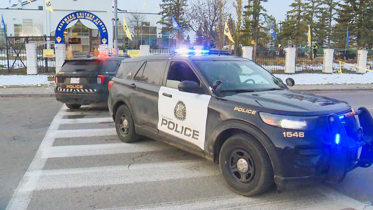 Pedestrian hit by vehicle in Calgary intersection suffers life-threatening injuries