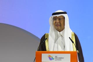 A Arábia Saudita cancela voos e ameaça resposta severa aos ataques dos Houthis, à medida que a guerra se intensifica