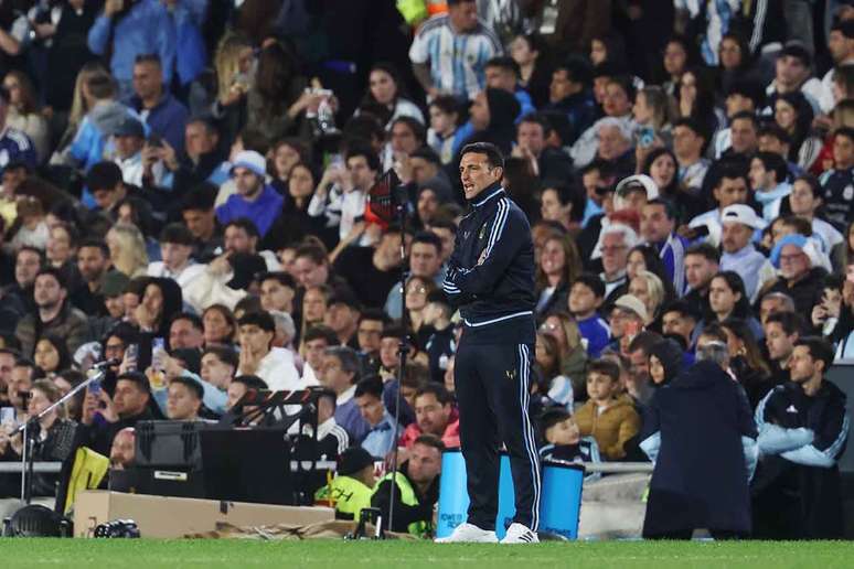 "Foi um sonho ser técnico dele", diz Scaloni sobre despedida de Messi