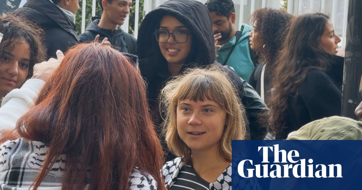 'Nosso futuro está sendo roubado': Greta Thunberg se junta a estudantes protestando em Paris