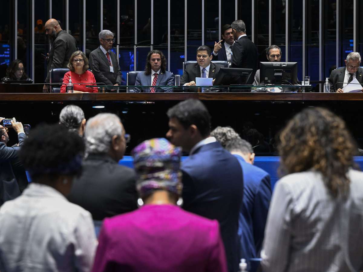 Senado aprova em primeiro turno PEC do fim da escala 6x1