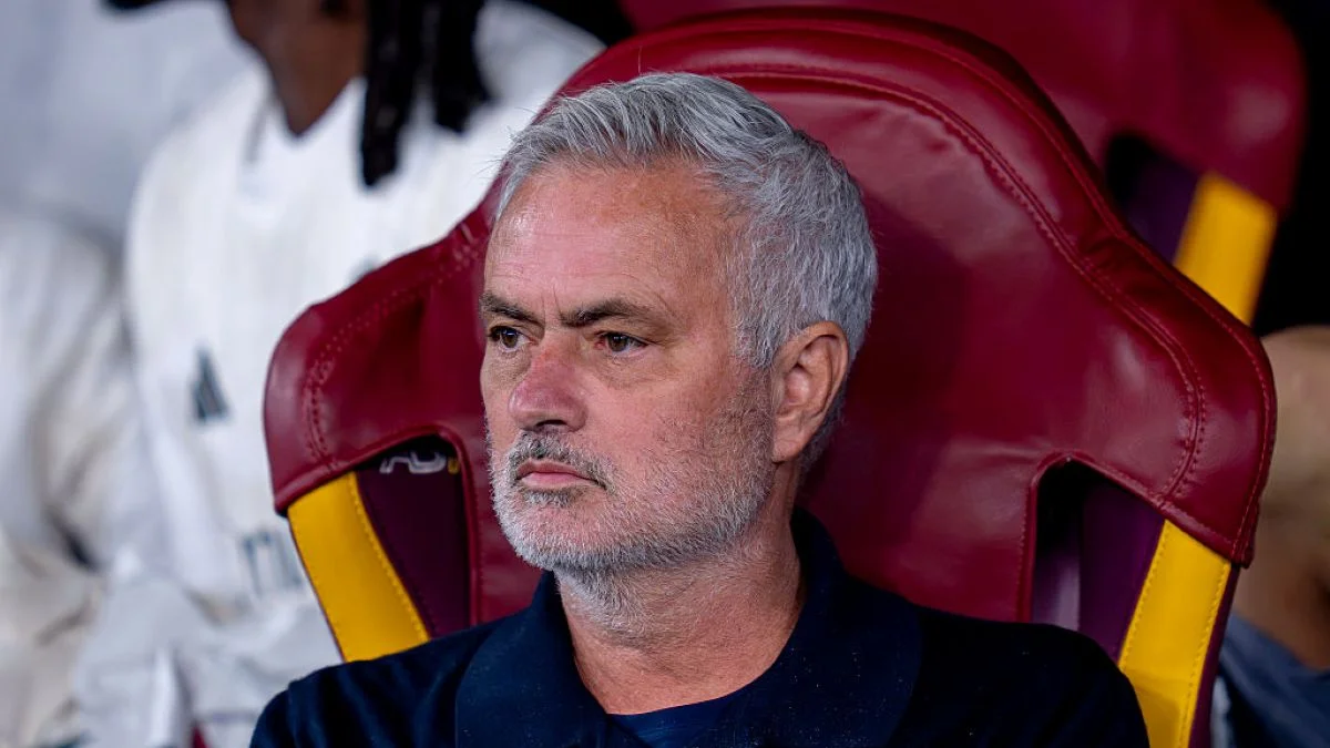 José Mourinho sai em defesa de Vini Jr.: "Eu teria forçado uma saída"