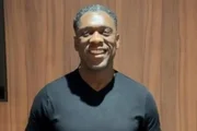 Interino do Corinthians defende Memphis e fala sobre chegada de Seedorf