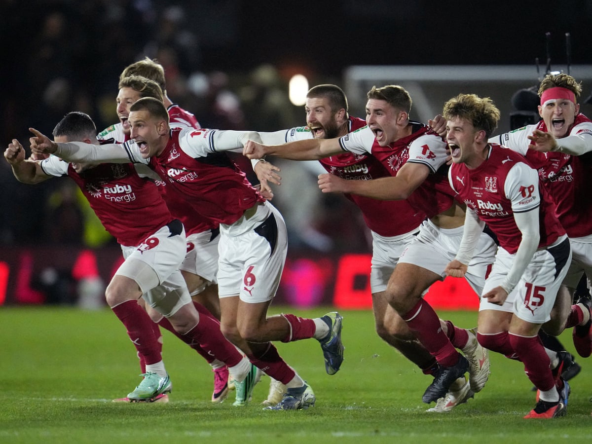 Fantástica vitória do Fleetwood na disputa de pênaltis contra o Arsenal na Carabao Cup em uma surpresa
