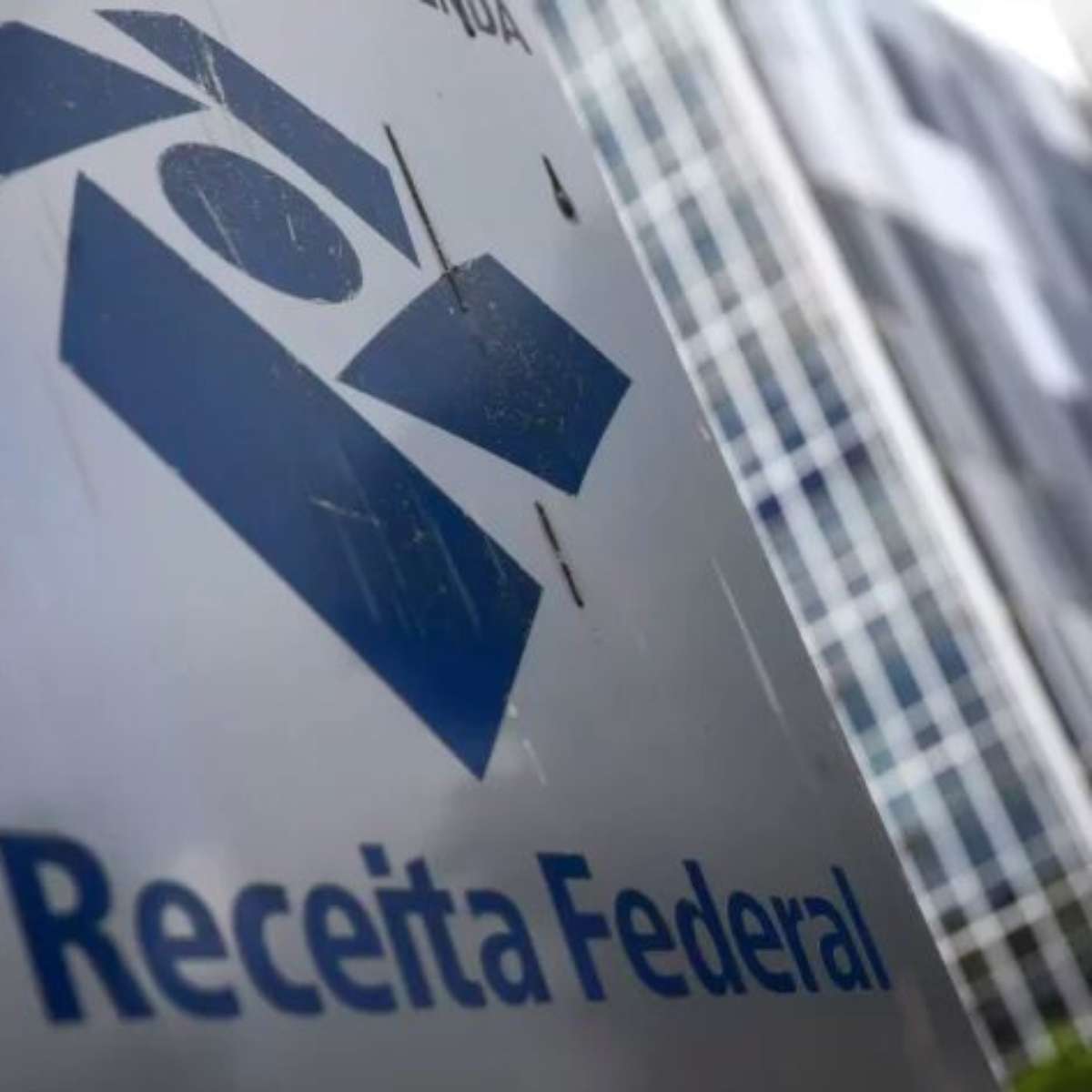 Receita Federal devolve valor recorde de R$ 41 bilhões em restituições do IR em 2026
