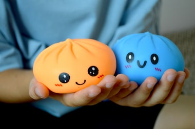 ‘Squishy’: brinquedo que promete relaxar vira febre entre crianças, mas há riscos importantes