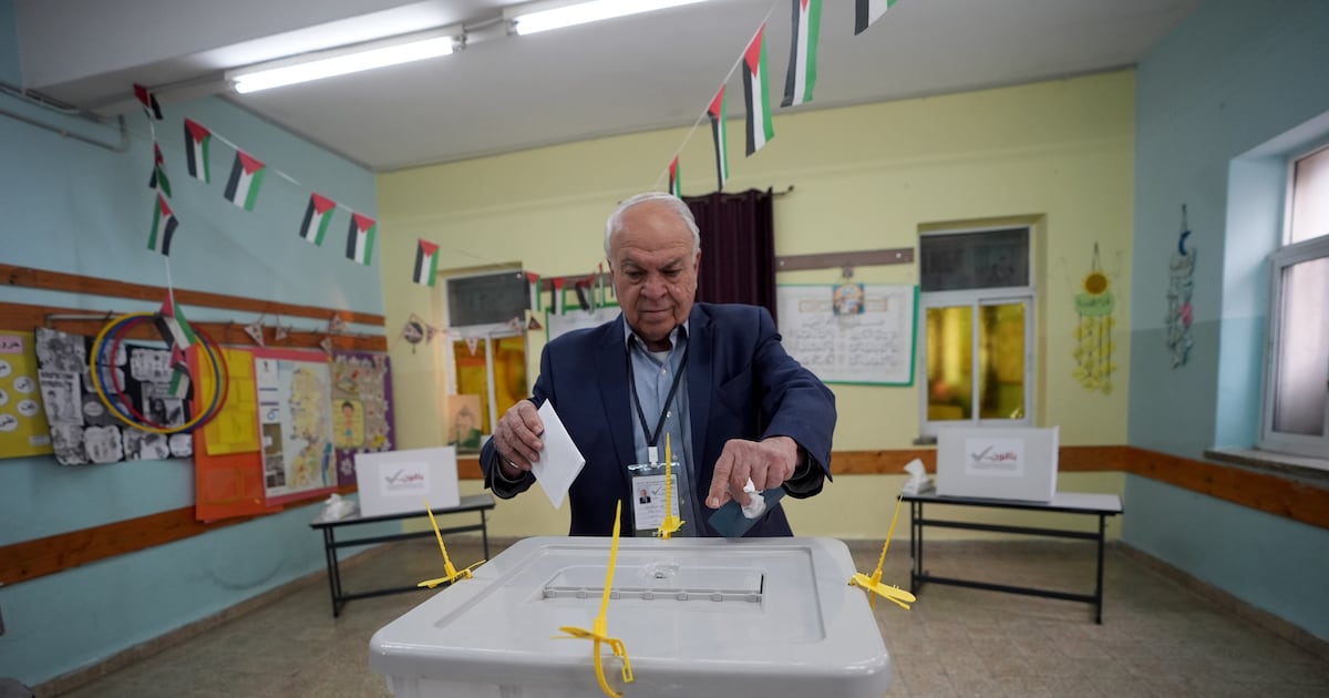O que está por trás do adiamento das eleições palestinas e o que acontece a seguir?