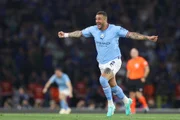 Kyle Walker vê tatuagem do tetra do City ameaçada por possível punição - imagem 2