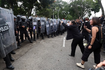 El gobernador Pablo Lemus reportó que los detenidos viajaban en una camioneta robada que transportaba bidones de gasolina. REUTERS/Stringer
