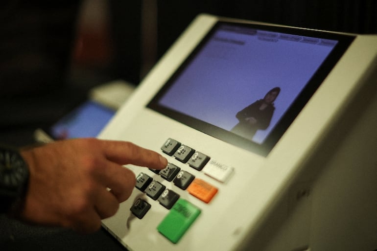 158,7 milhões de eleitores vão às urnas neste domingo no 1º turno das eleições