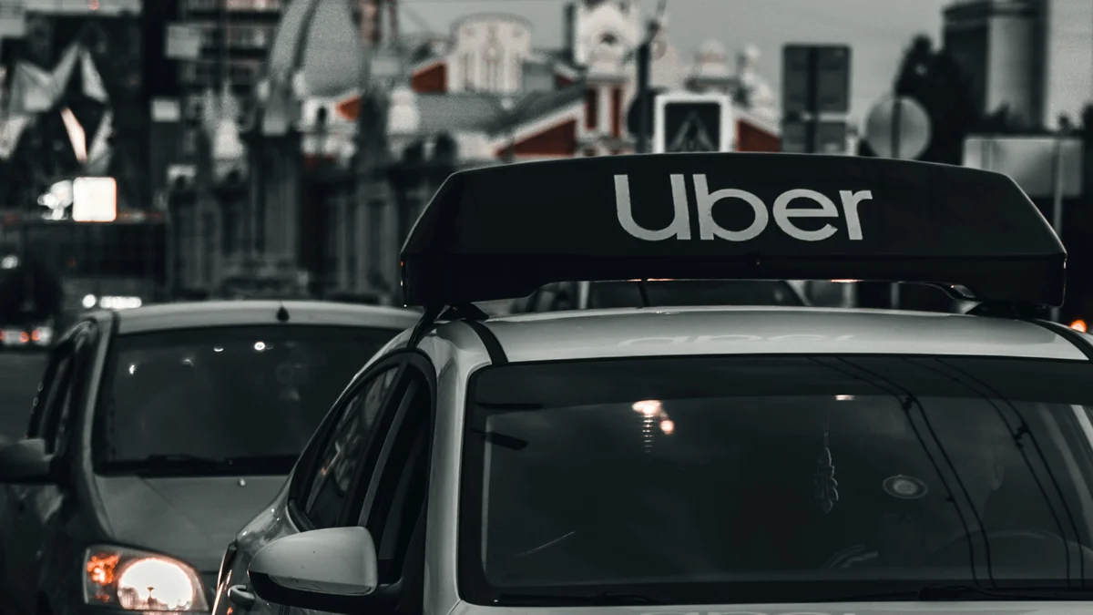 carro com logo do uber
