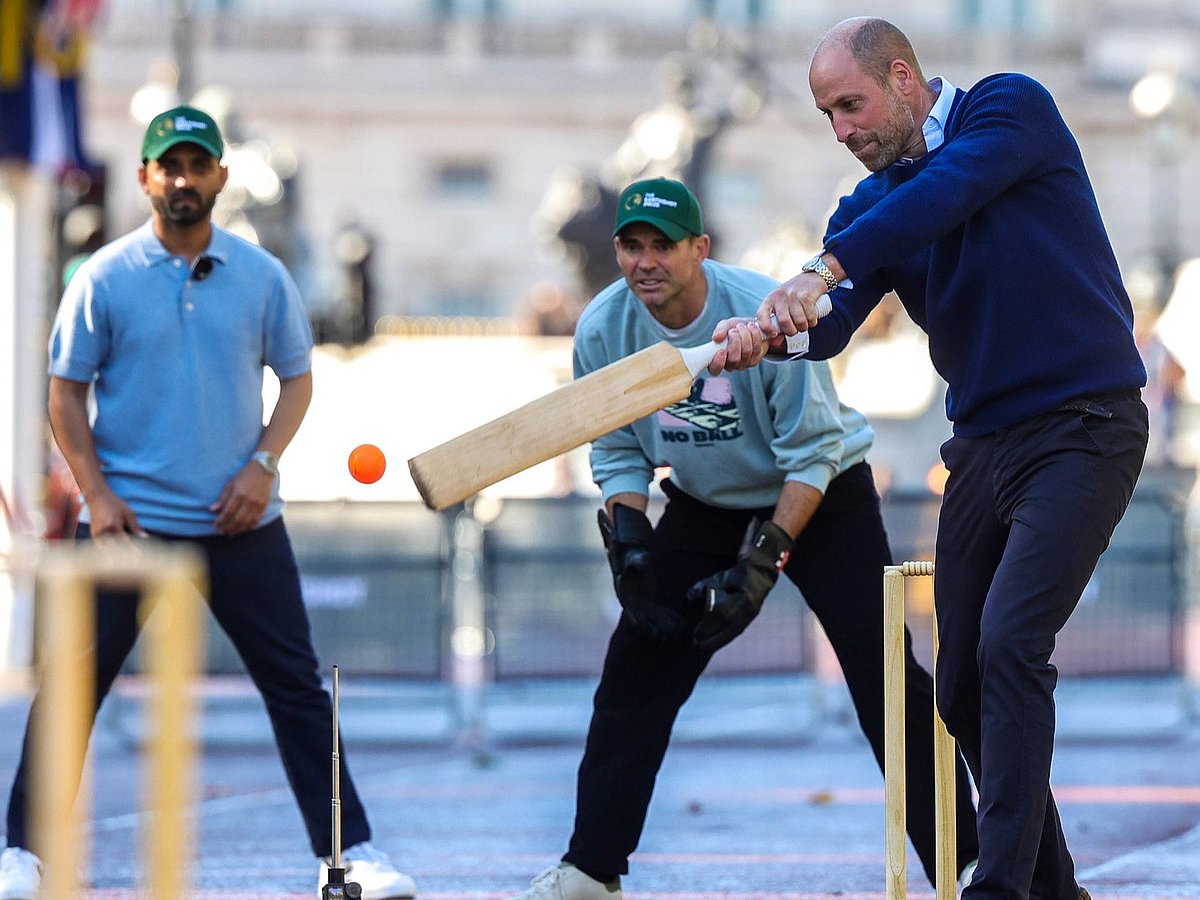 Prince Williams se une às estrelas do críquete para uma partida na rua