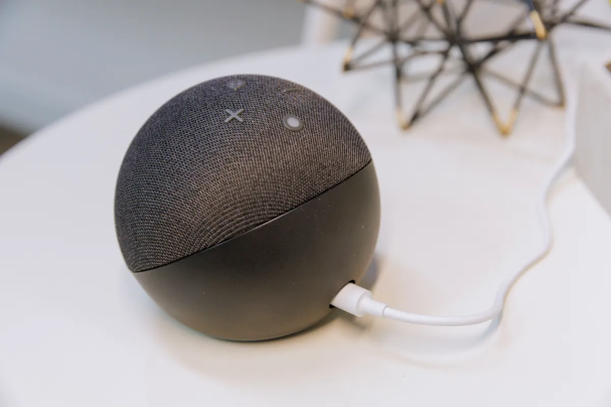 Imagem da matéria: Amazon vende Echo Dot preparada para Alexa+ por menos de R$ 300 e ainda parcela