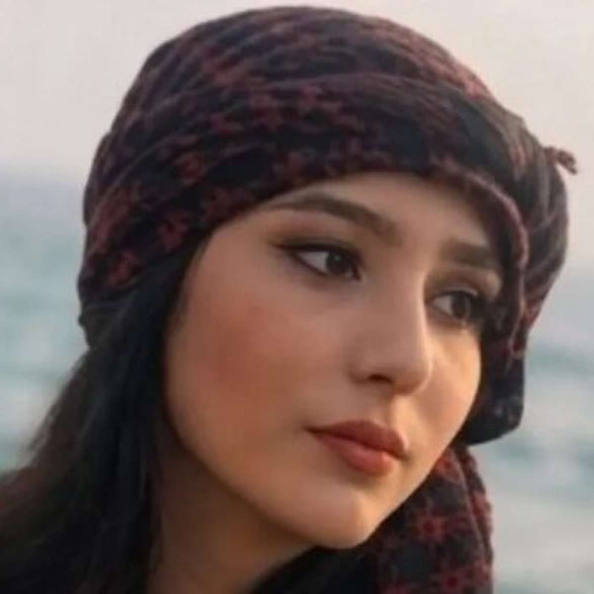 Estudante iraniana é condenada à morte por blasfêmia em post nas redes sociais