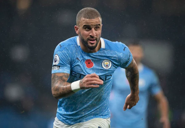 Kyle Walker vê tatuagem do tetra do City ameaçada por possível punição - destaque galeria