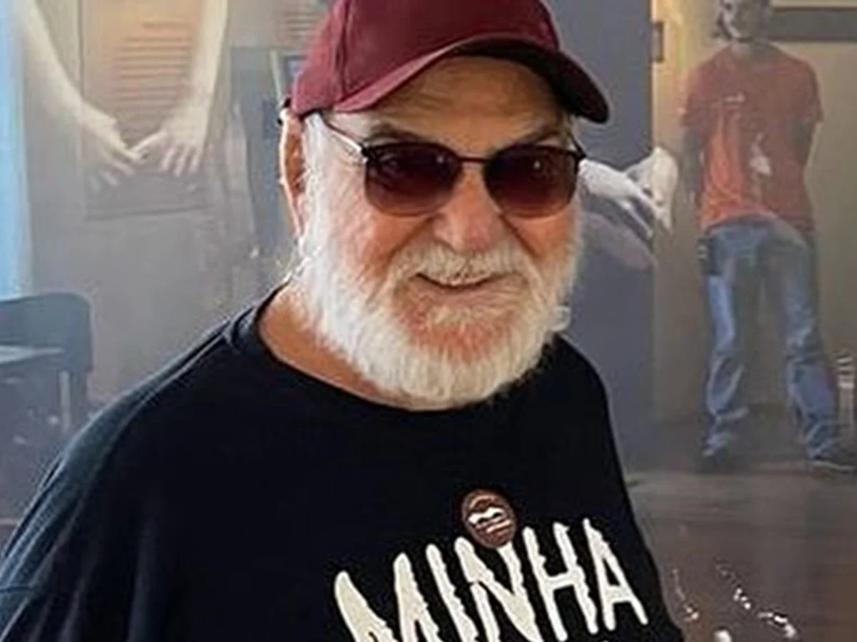 Aos 96 anos, Lima Duarte chora ao cumprir tradição durante as eleições