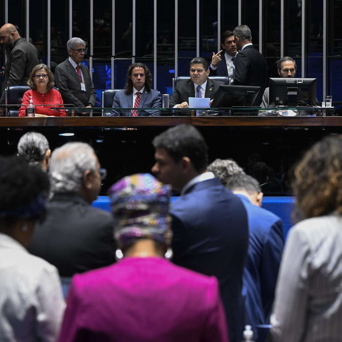Senado aprova em primeiro turno PEC do fim da escala 6x1