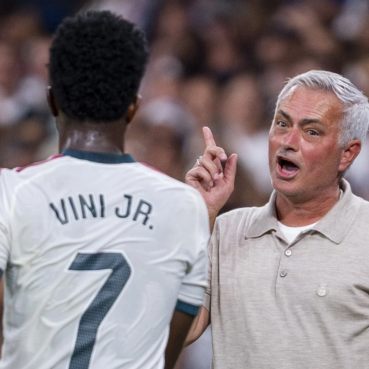 Mourinho diz que Vini Jr. não é intocável, mas confirma titularidade