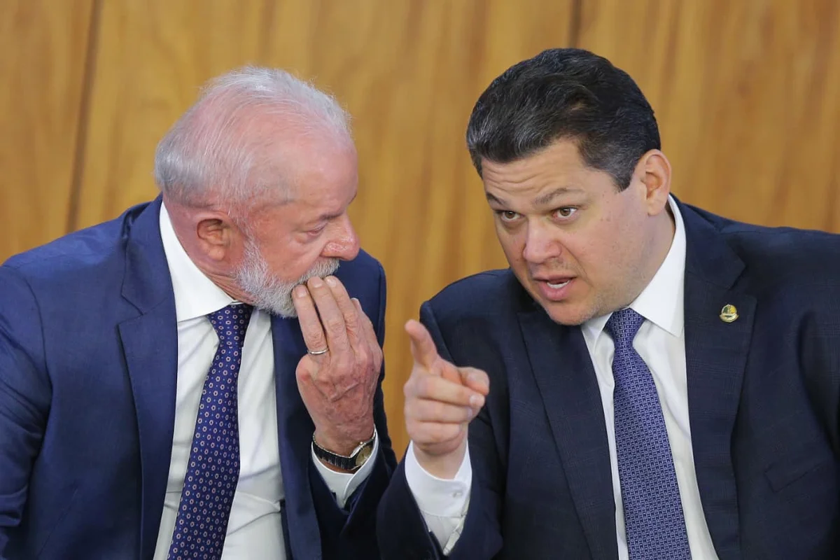 Lula planeja ato no Planalto para celebrar fim da escala 6x1