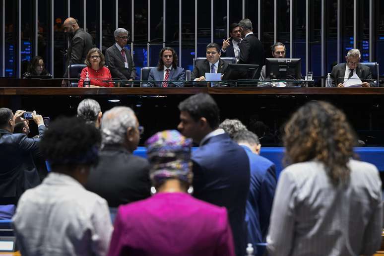 Senado aprova em primeiro turno PEC do fim da escala 6x1
