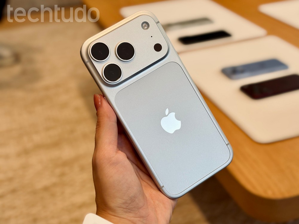 iPhone 18 Pro foi apresentado em setembro de 2026, enquanto o iPhone 18 convencional é esperado para o início de 2027, próximo à possível estreia do Galaxy S27 — Foto: Ana Loubak/TechTudo