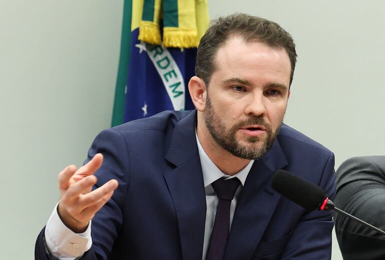 Ministro da Fazenda diz que vai apresentar medidas de ajuste fiscal para buscar centro da meta