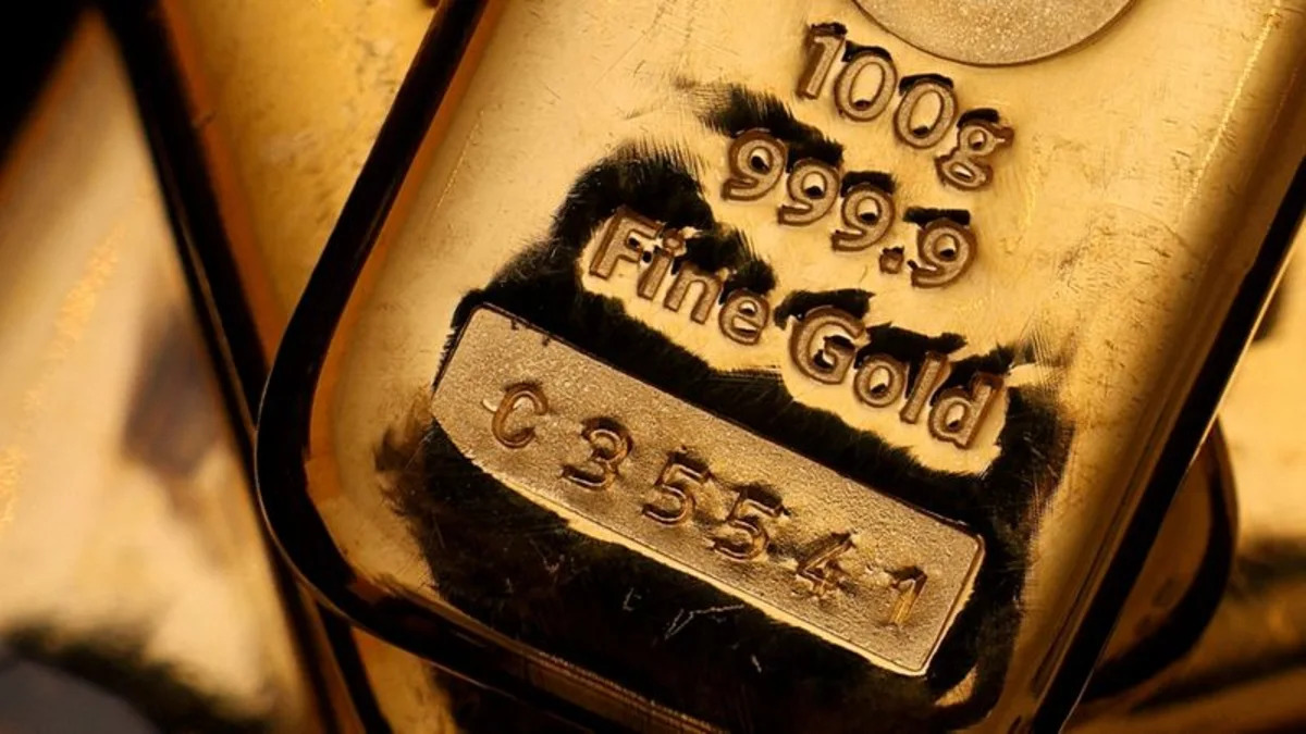 Ouro sobe em polegada sobre dólar mais fraco enquanto investidores avaliam perspectiva de taxas da Fed