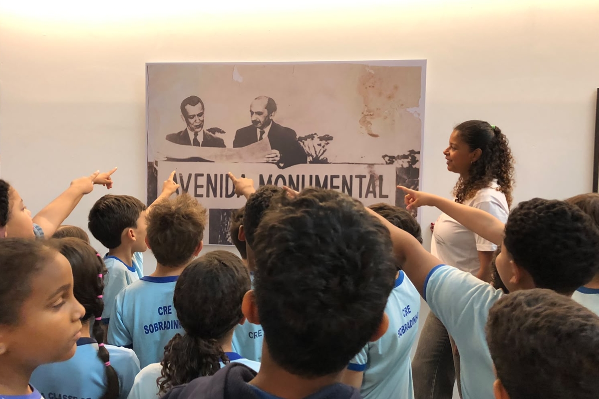 Mostra Utopias em construção faz alunos viajarem pela história de Brasília