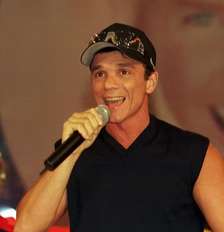 Cantor Netinho se apresenta em programa de Xuxa Meneghel Foto: Acervo Globo
